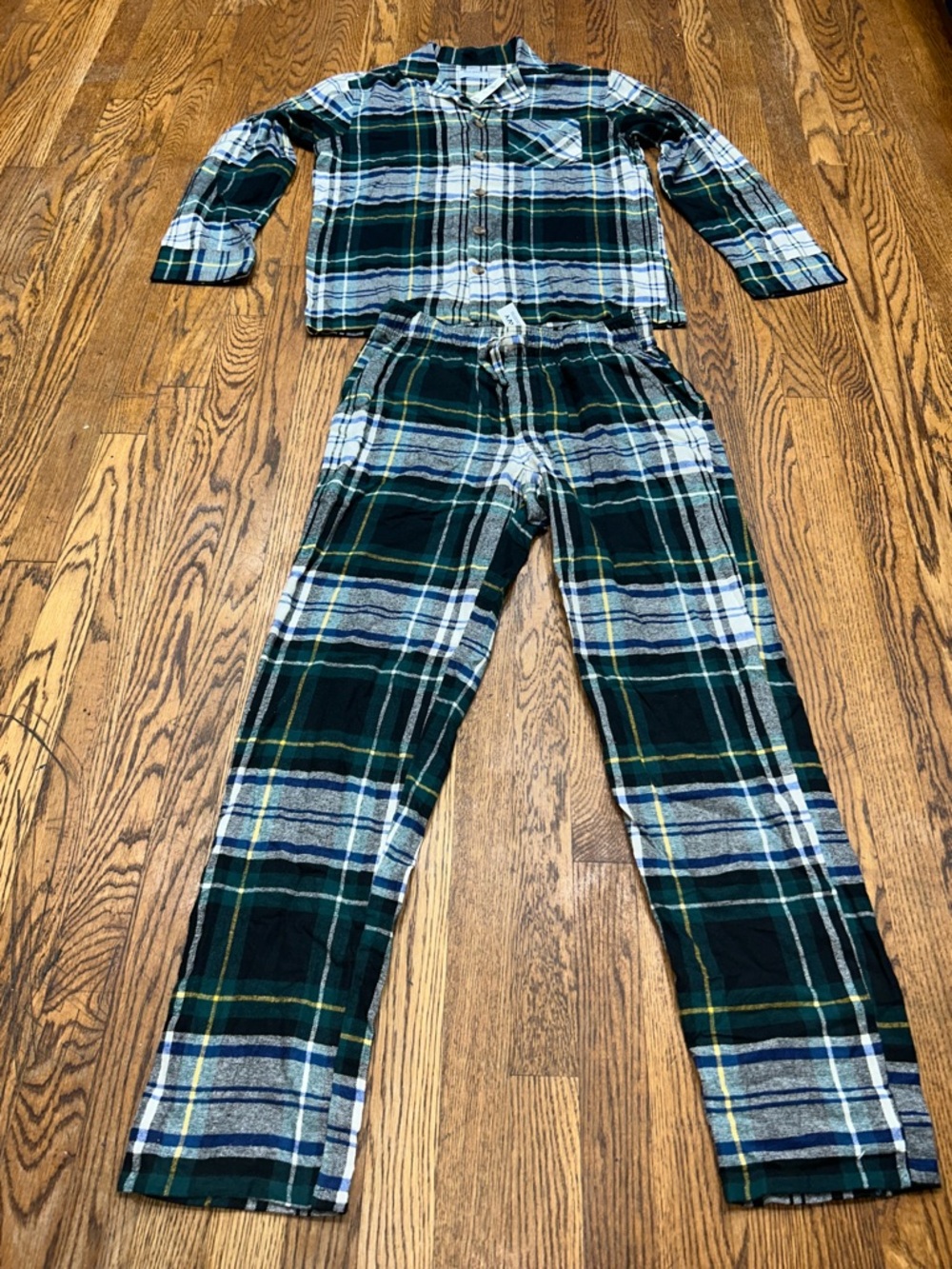 Old Navy Green and Blue Plaid Flannel Pajama Set for men or women - Picture 5 of 7